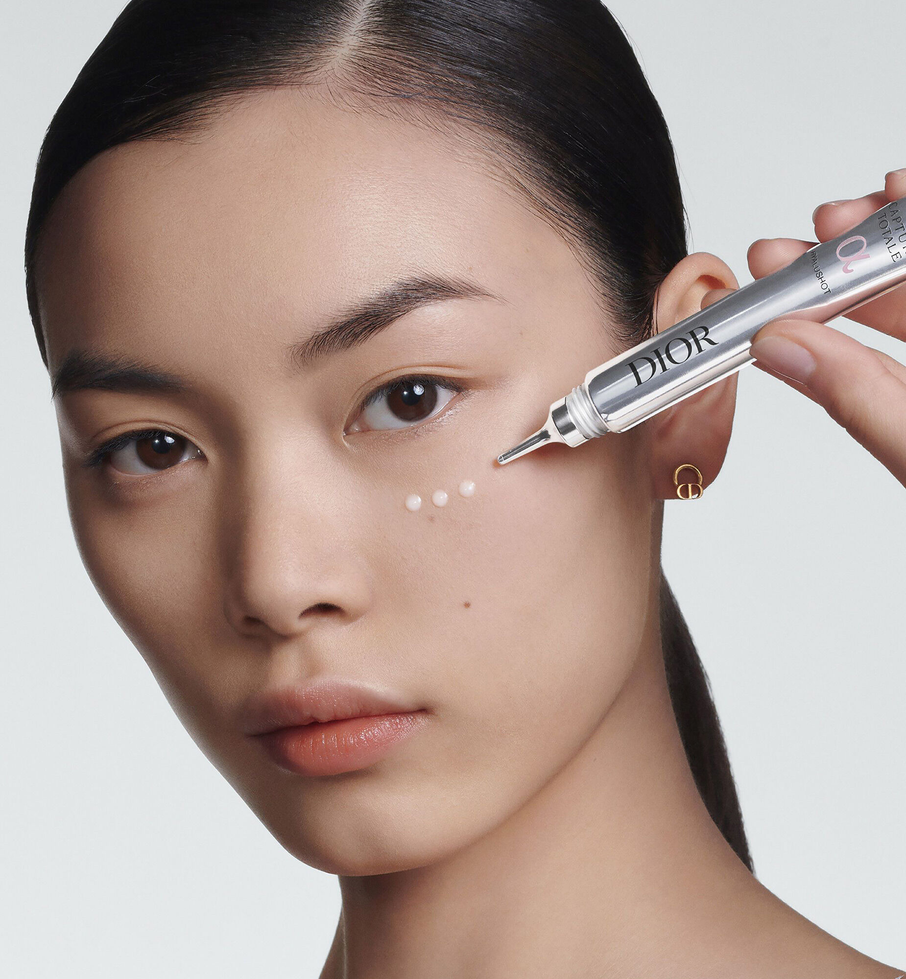 Capture Totale Hyalushot: The Dior Expert Wrinkle Smoother